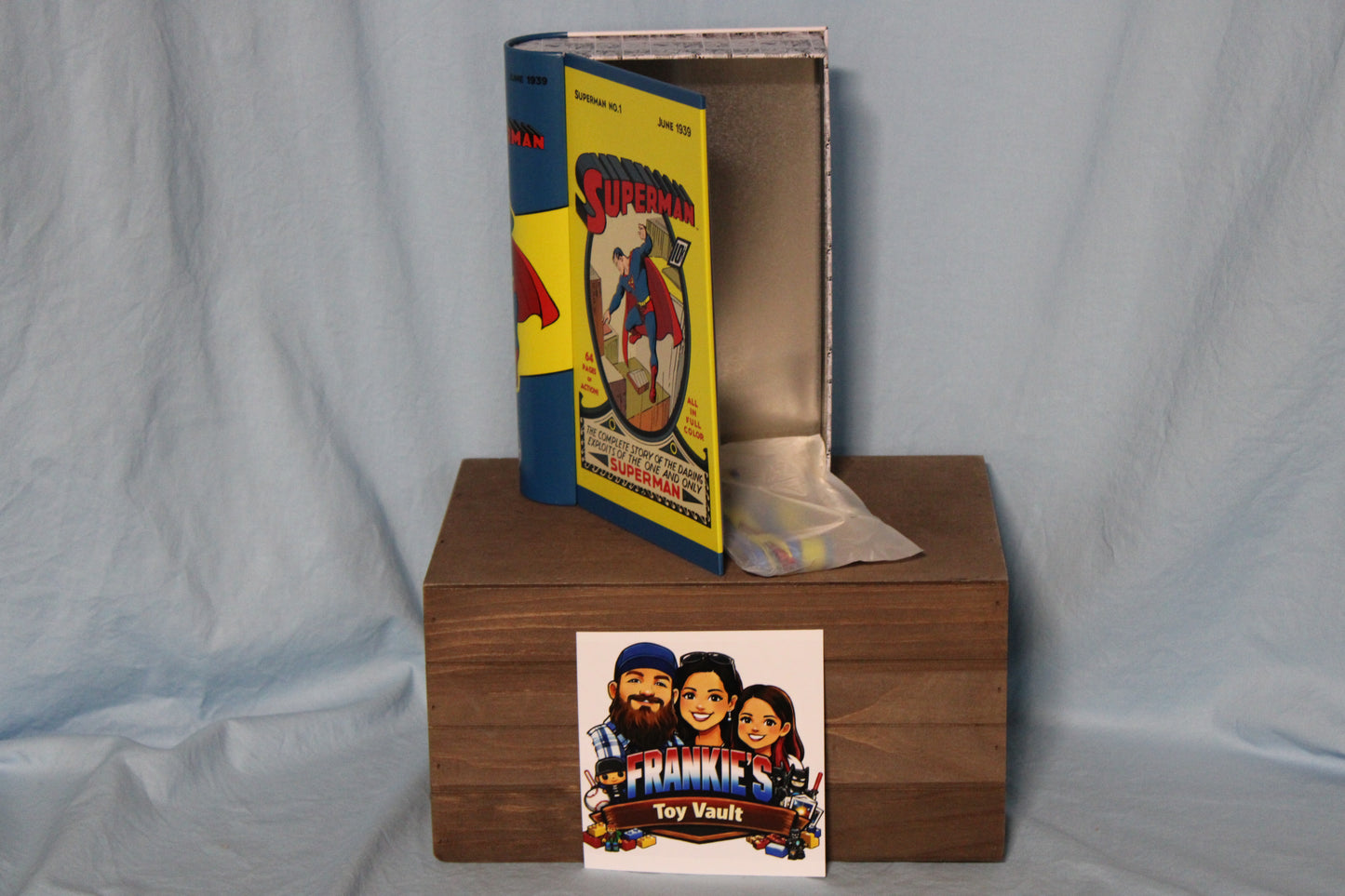 Superman DC Comics Collector Tin With Lanyard & Card